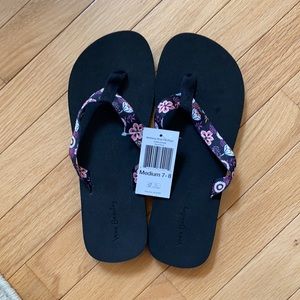 Black Vera Bradley Flip Flops.  Size medium (7-8) with Kauai Floral Straps.